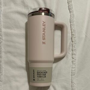 NWT Stanley 30oz flip straw quencher protour tumbler in light pink